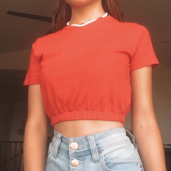 red crop top - Picture 1 of 1
